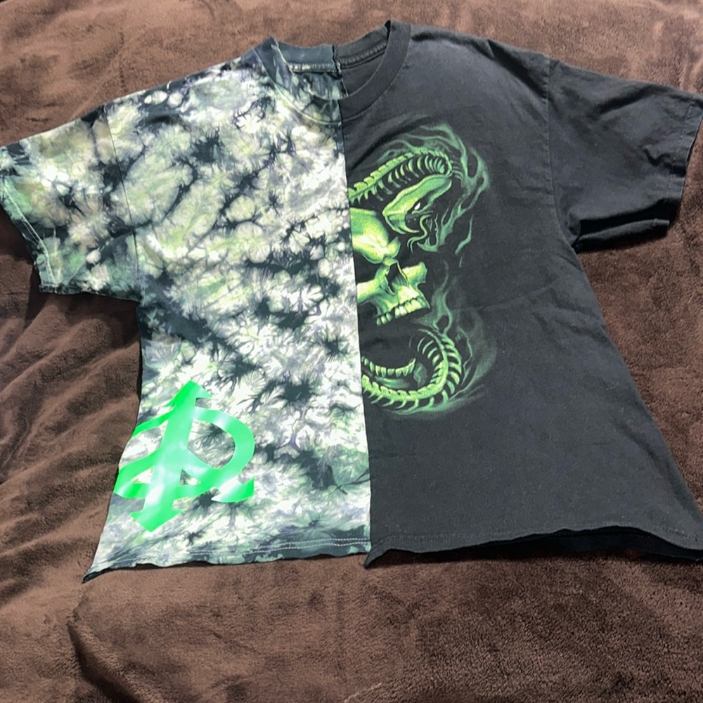 VINTAGE:GREEN SKULL SNAKE & TIE-DYE T-SHIRT/ silver Dreamer00 logo. Men’s L/XL.